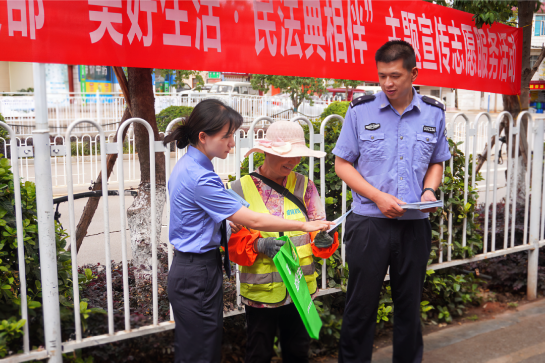 昆明市晉寧區人民檢察院檢察干警集市普法